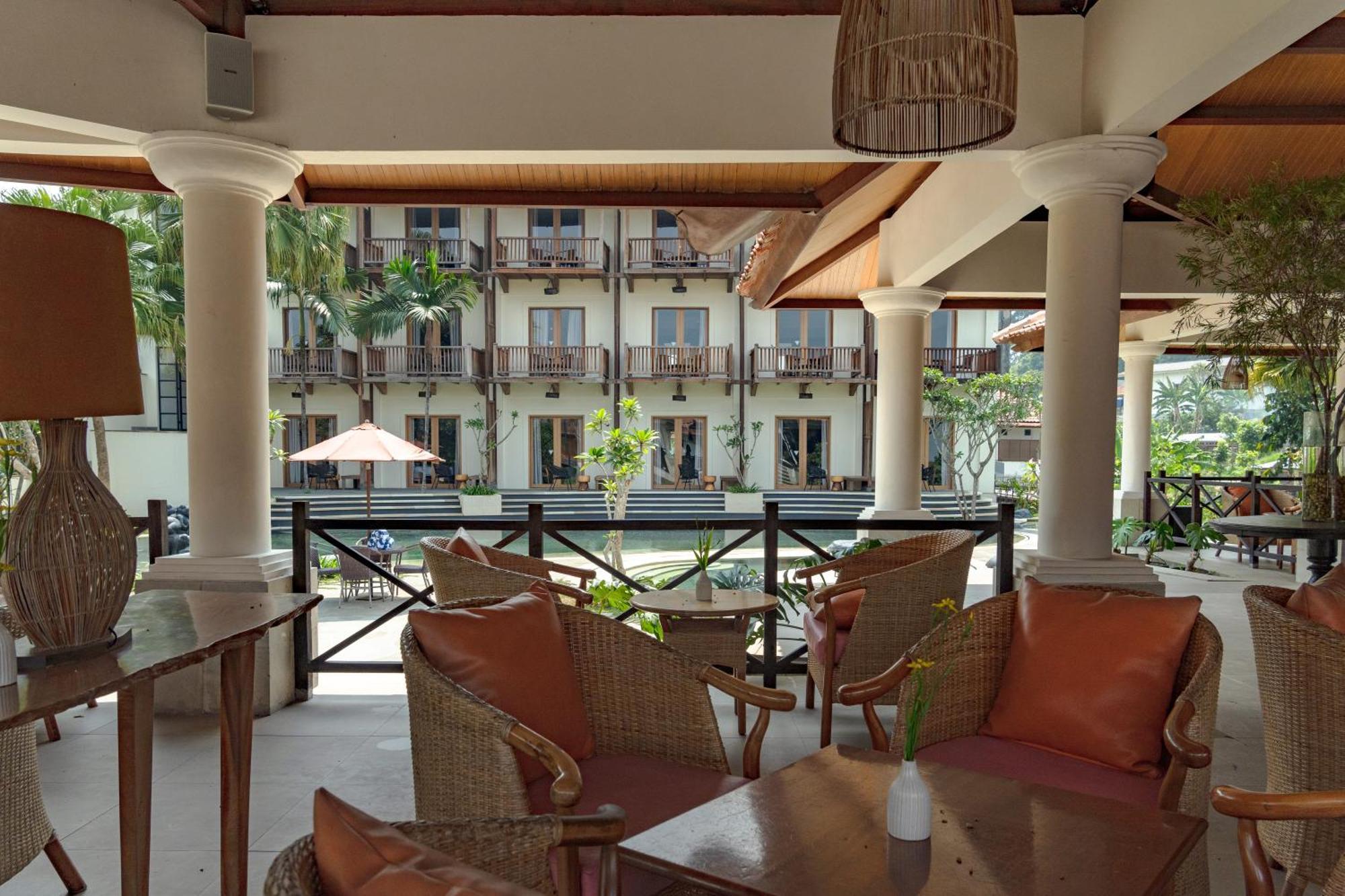 Novus Giri Resort & Spa Puncak Esterno foto