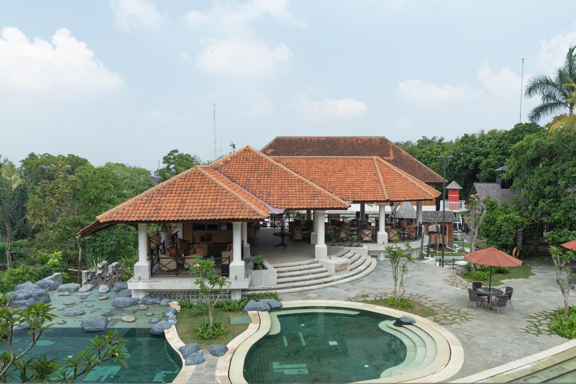 Novus Giri Resort & Spa Puncak Esterno foto