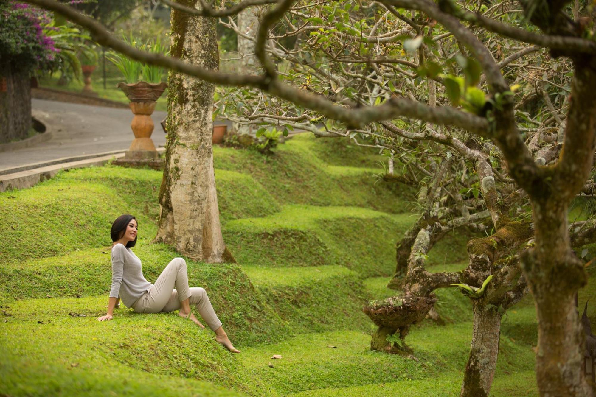 Novus Giri Resort & Spa Puncak Esterno foto