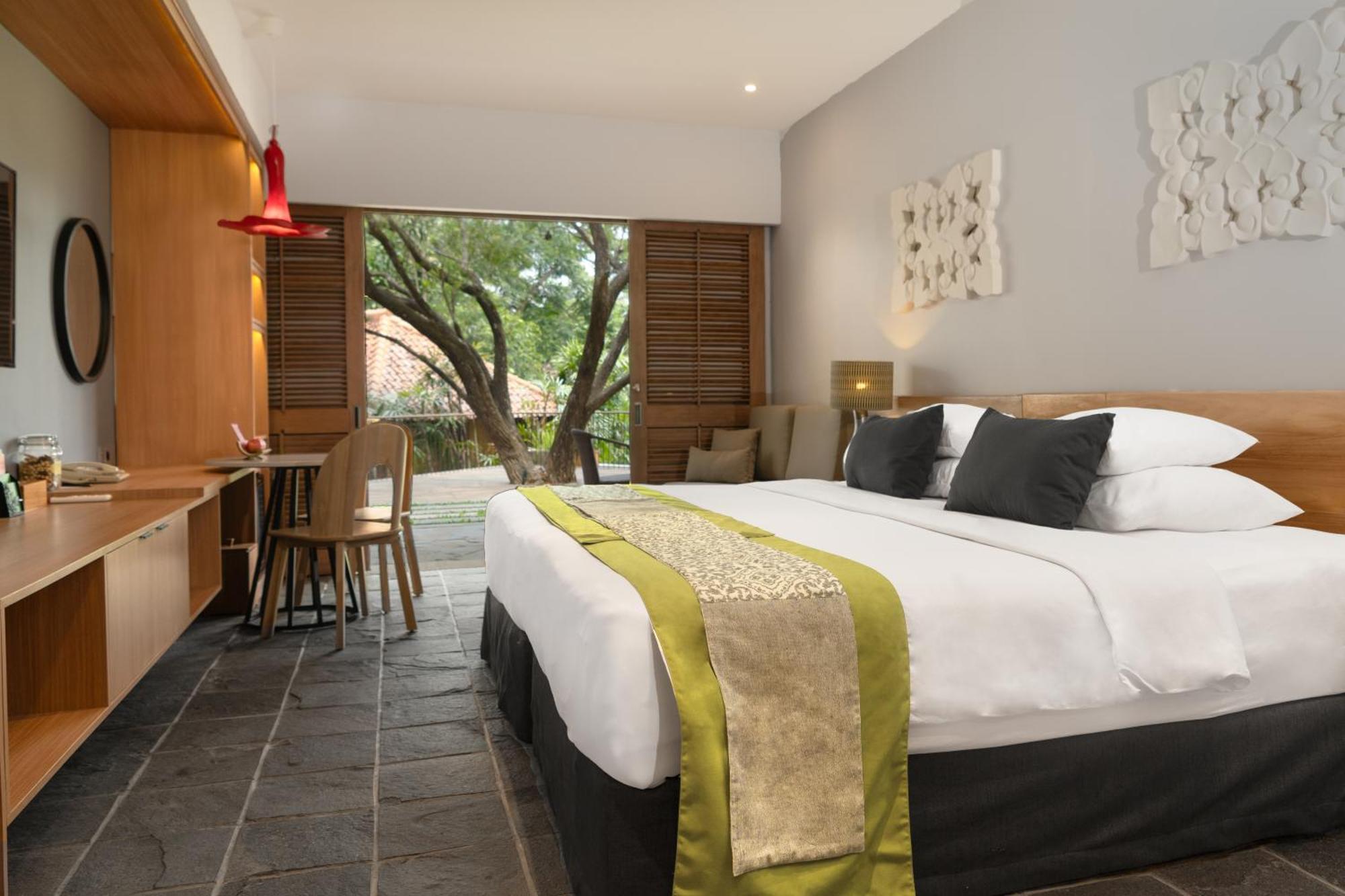 Novus Giri Resort & Spa Puncak Esterno foto