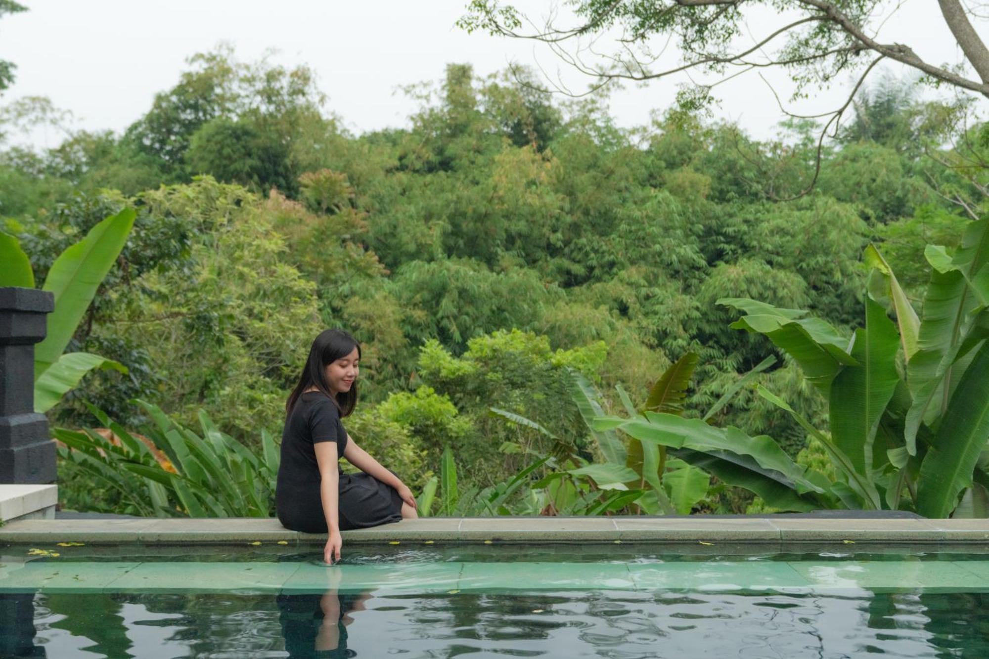 Novus Giri Resort & Spa Puncak Esterno foto