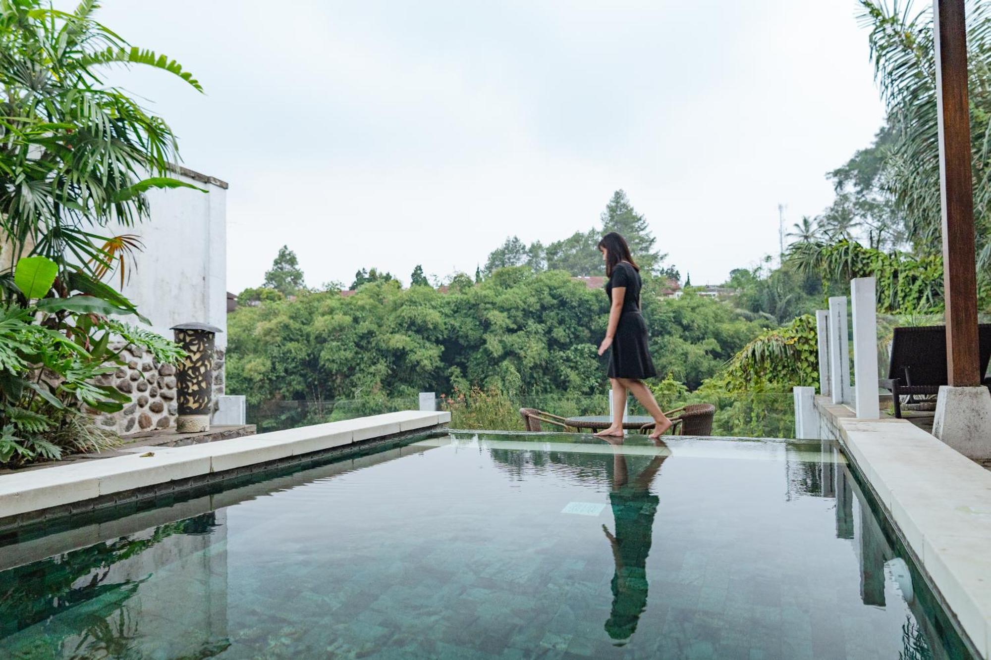 Novus Giri Resort & Spa Puncak Esterno foto