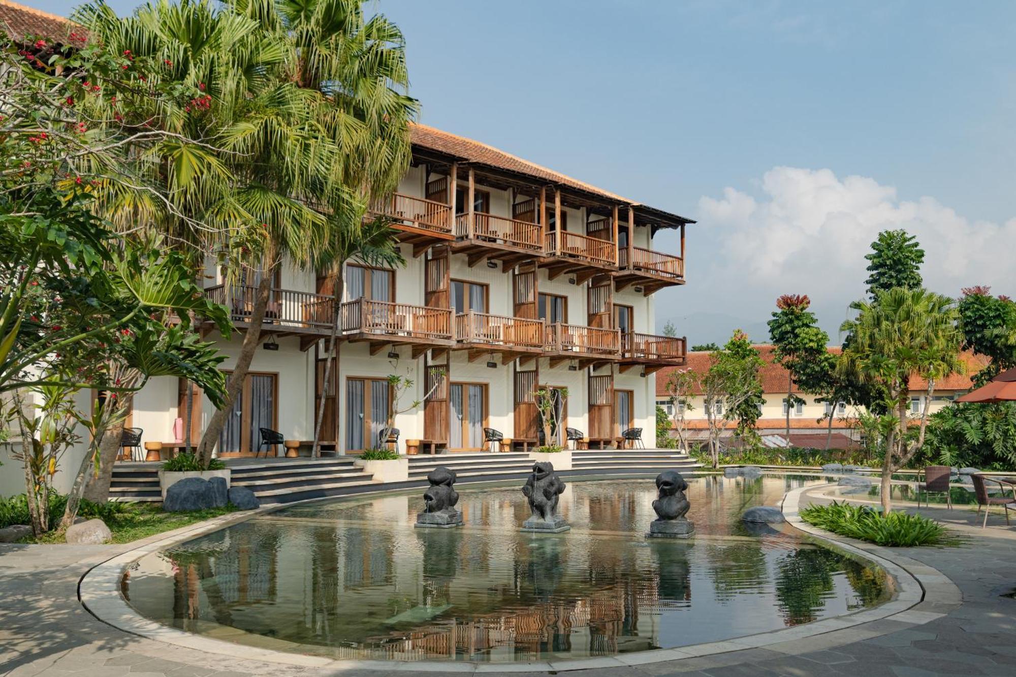 Novus Giri Resort & Spa Puncak Esterno foto