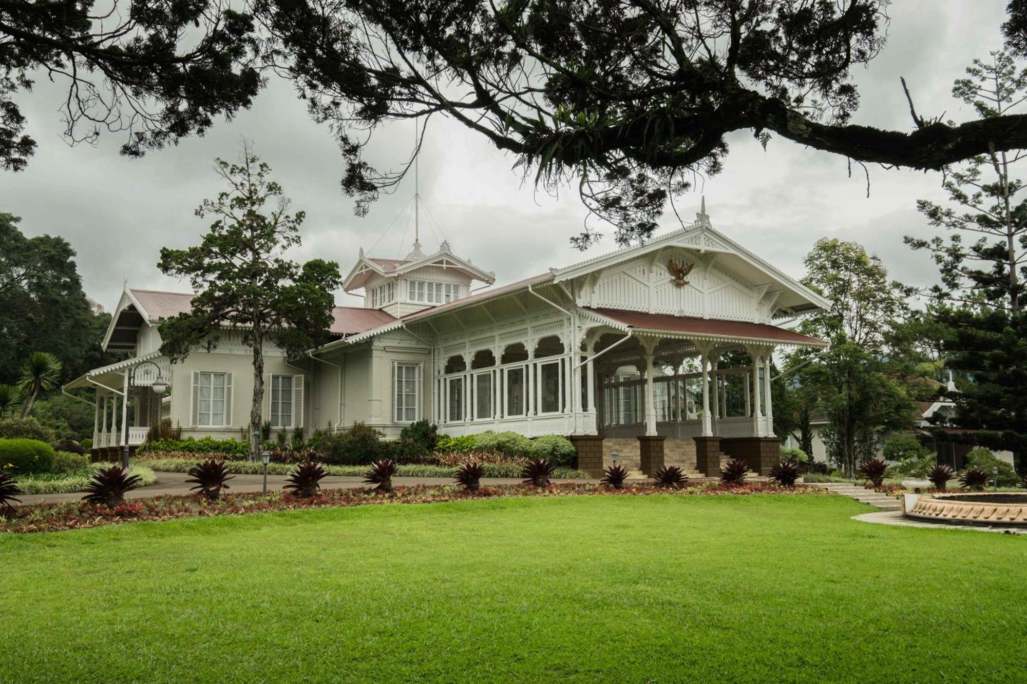 Novus Giri Resort & Spa Puncak Esterno foto