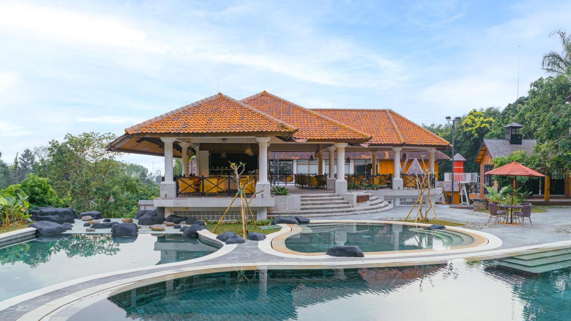 Novus Giri Resort & Spa Puncak Esterno foto