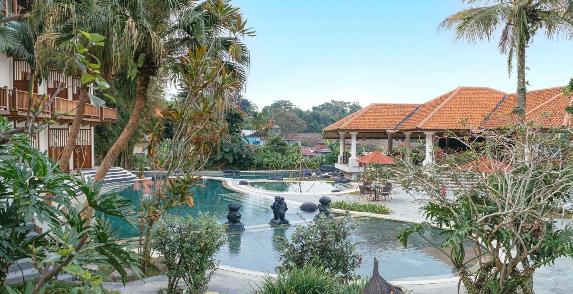Novus Giri Resort & Spa Puncak Esterno foto