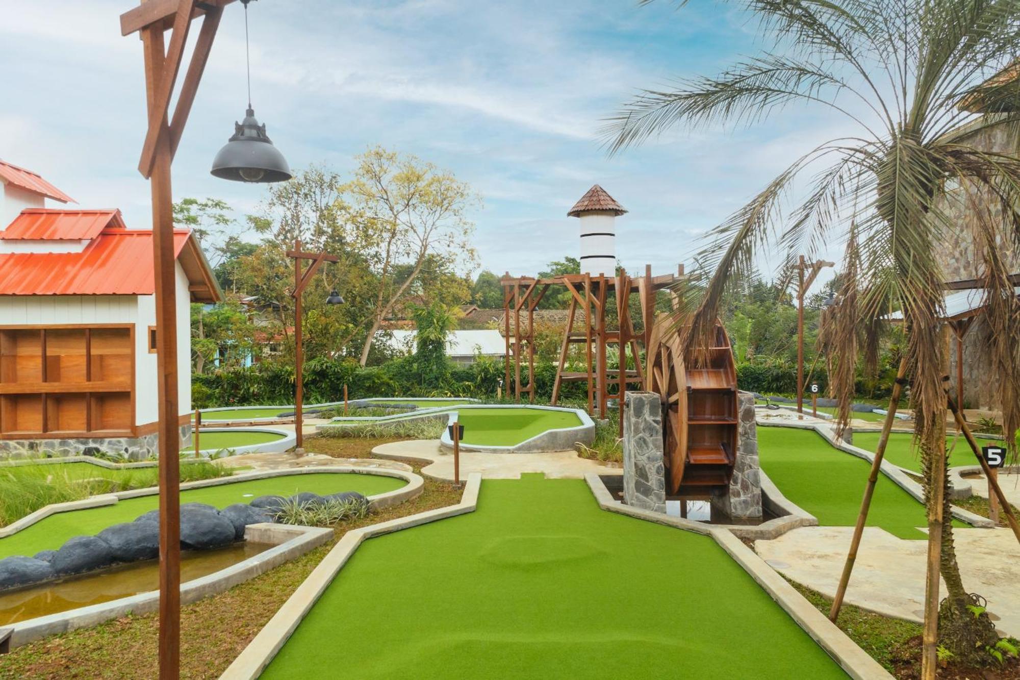 Novus Giri Resort & Spa Puncak Esterno foto