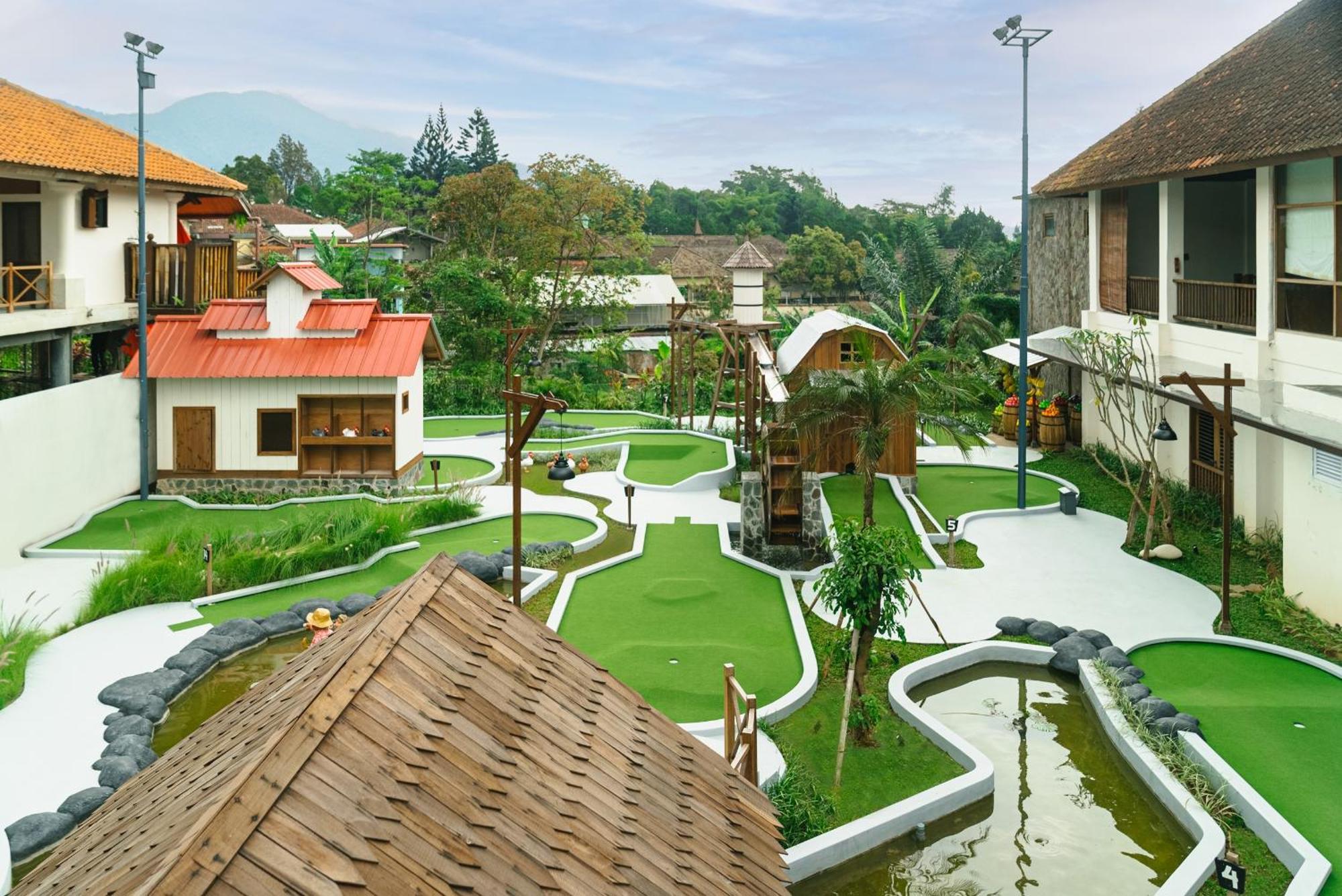 Novus Giri Resort & Spa Puncak Esterno foto
