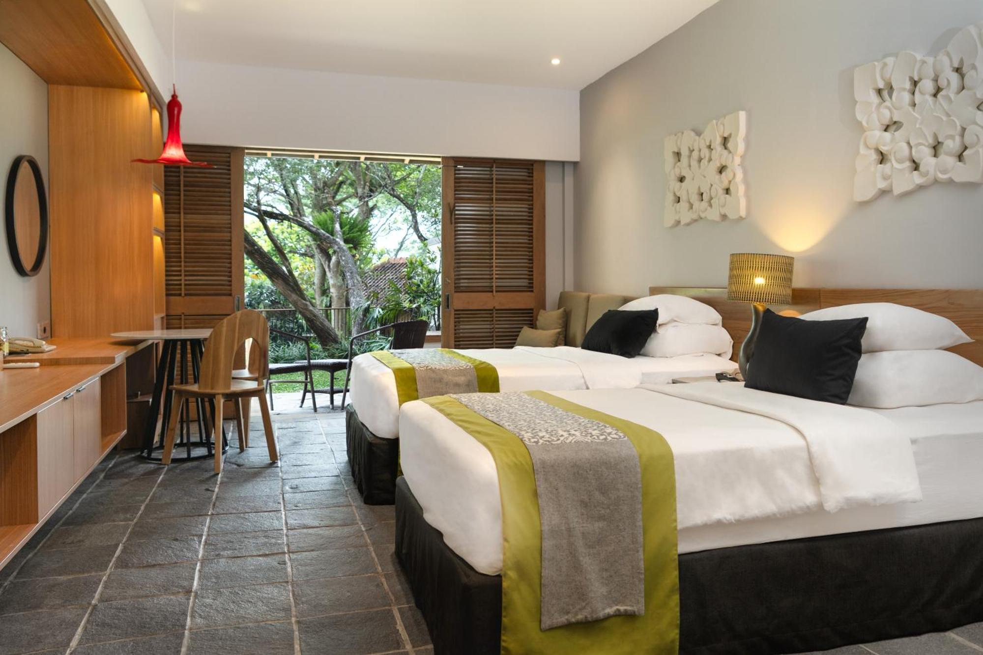 Novus Giri Resort & Spa Puncak Esterno foto